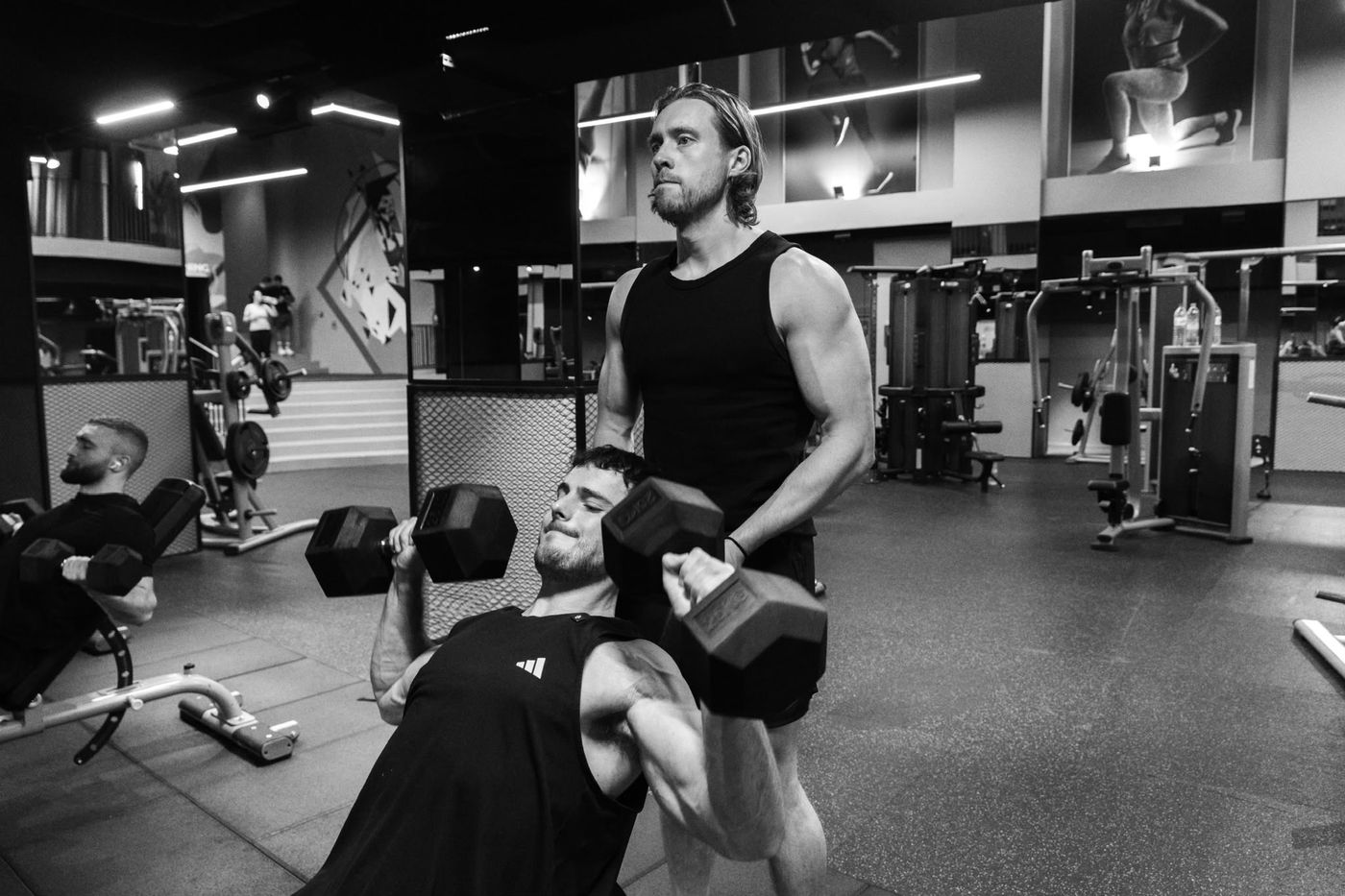 Ste spotting a dumbbell press