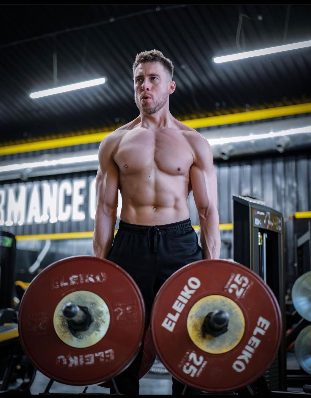 Ste Hamilton training in the gym